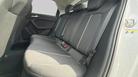 Car image 28