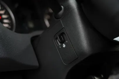Car image 40