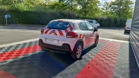 Car image 2