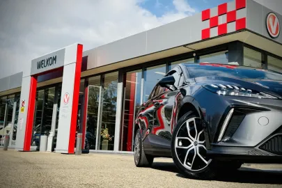 Car image 3
