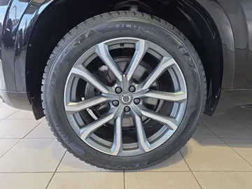 Car image 32
