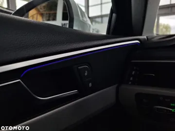 Car image 40