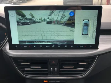 Car image 23