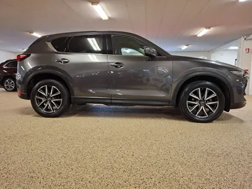 Car image 4