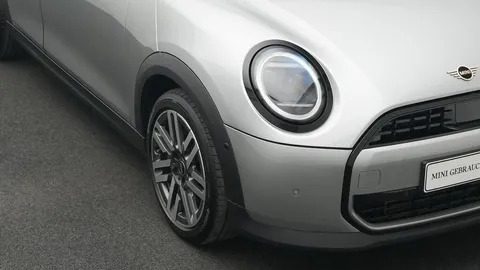 Car image 22