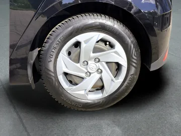Car image 25