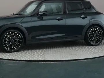 Car image 19