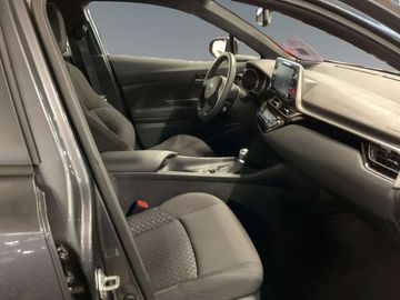 Car image 16