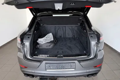 Car image 37