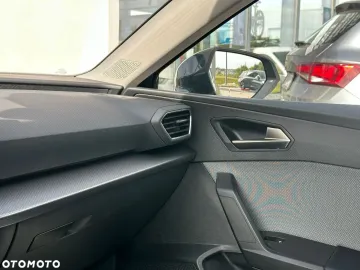 Car image 32