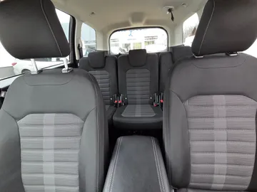 Car image 31