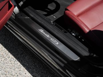 Car image 33