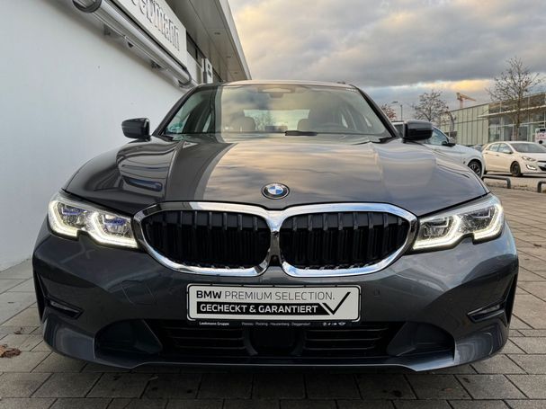 BMW 330 e M 215 kW image number 4