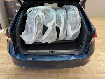 Car image 29