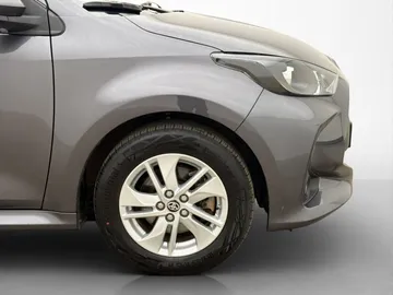 Car image 26