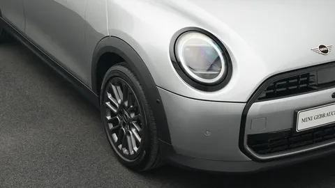 Car image 22