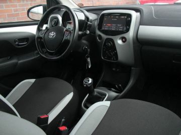 Car image 26