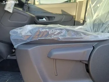 Car image 32
