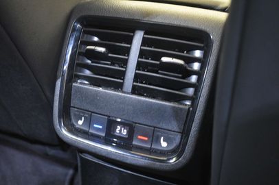 Car image 32