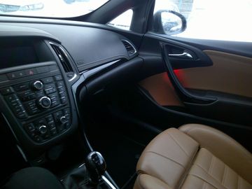 Car image 16