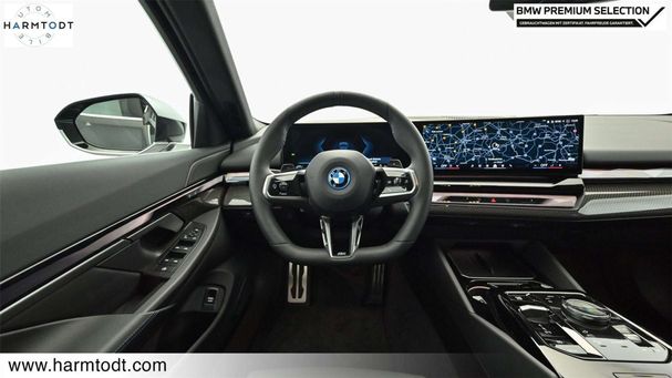 BMW 550 e xDrive 359 kW image number 9