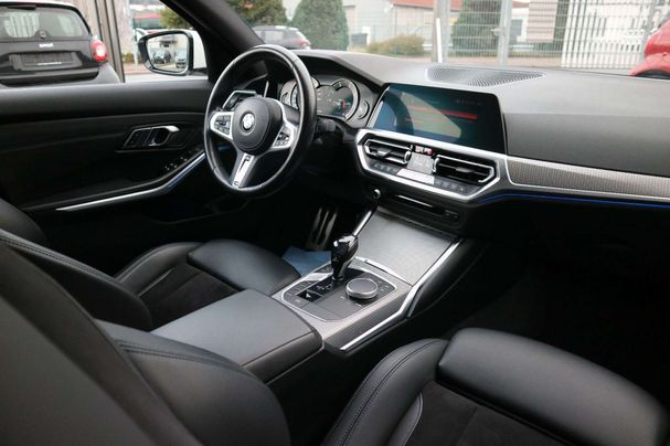 BMW 320d M Sport 140 kW image number 17