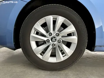 Car image 26