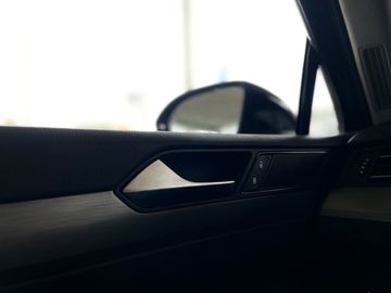 Car image 36