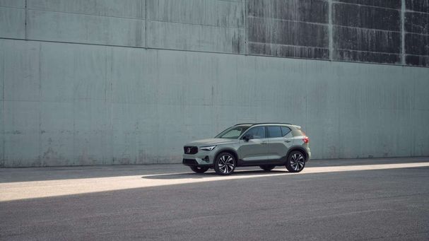 Volvo XC40 B3 Ultra Dark 120 kW image number 21