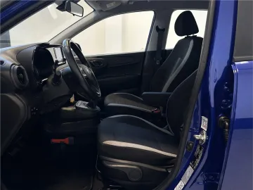 Car image 28
