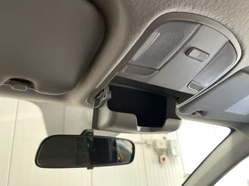 Car image 27