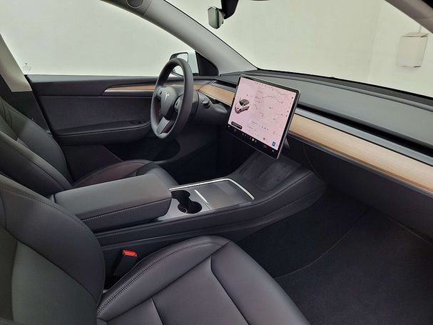 Tesla Model Y Long Range AWD 258 kW image number 25