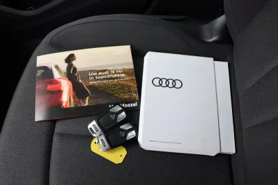 Car image 30
