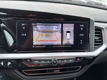 Car image 19