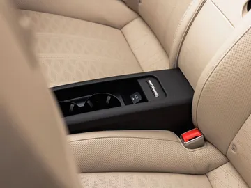 Car image 33