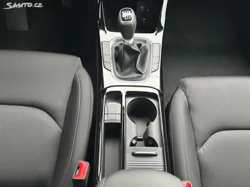Car image 32