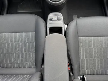 Car image 30