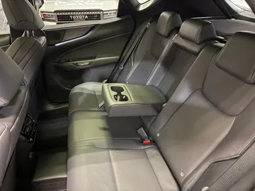 Car image 25