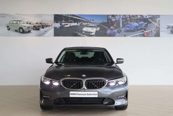 BMW 320i 135 kW image number 2