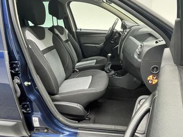 Car image 11