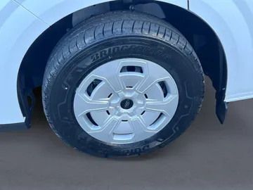 Car image 25