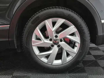 Car image 37