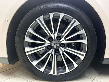 Car image 29