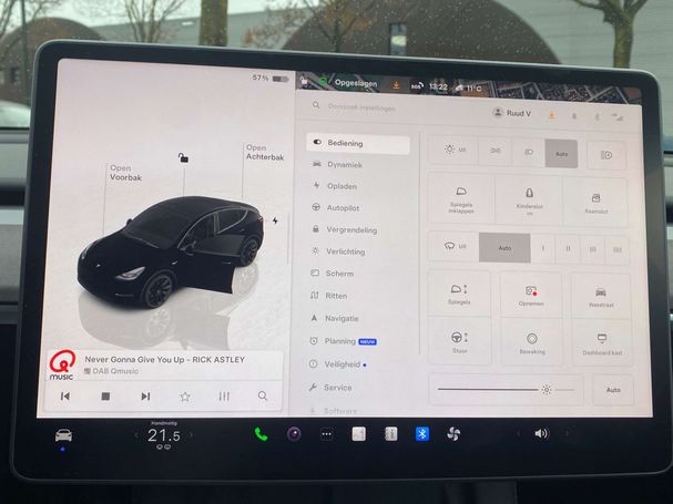 Tesla Model Y Long Range AWD 378 kW image number 25