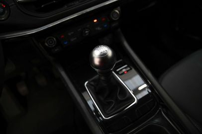 Car image 25