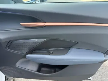 Car image 39