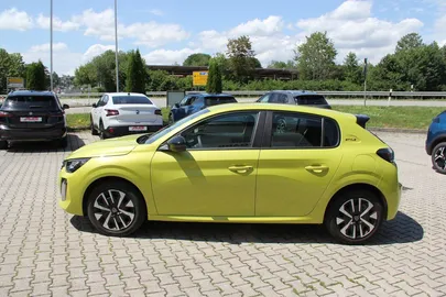 Car image 19