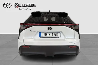 Car image 3
