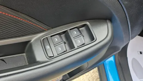 Car image 40