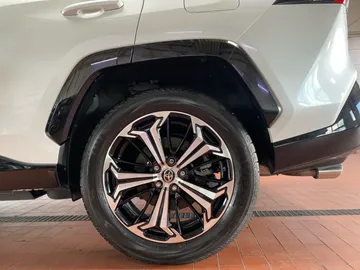 Car image 28